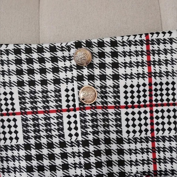 Stylish Black and White Houndstooth Skirt - Picture 2 of 2